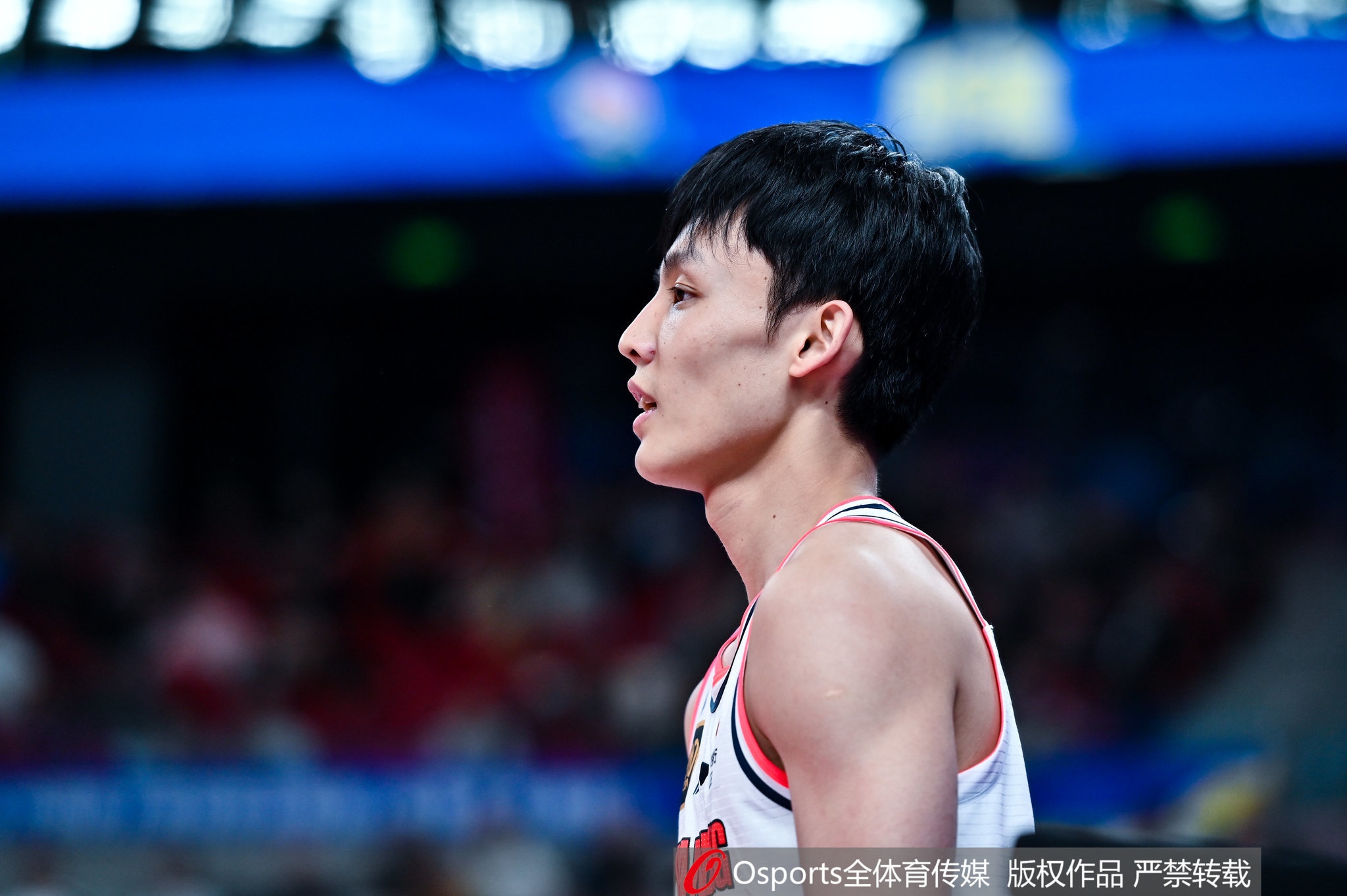 徐杰:我们小个球员每个阶段的压力都很大 所以每一刻也不能放松